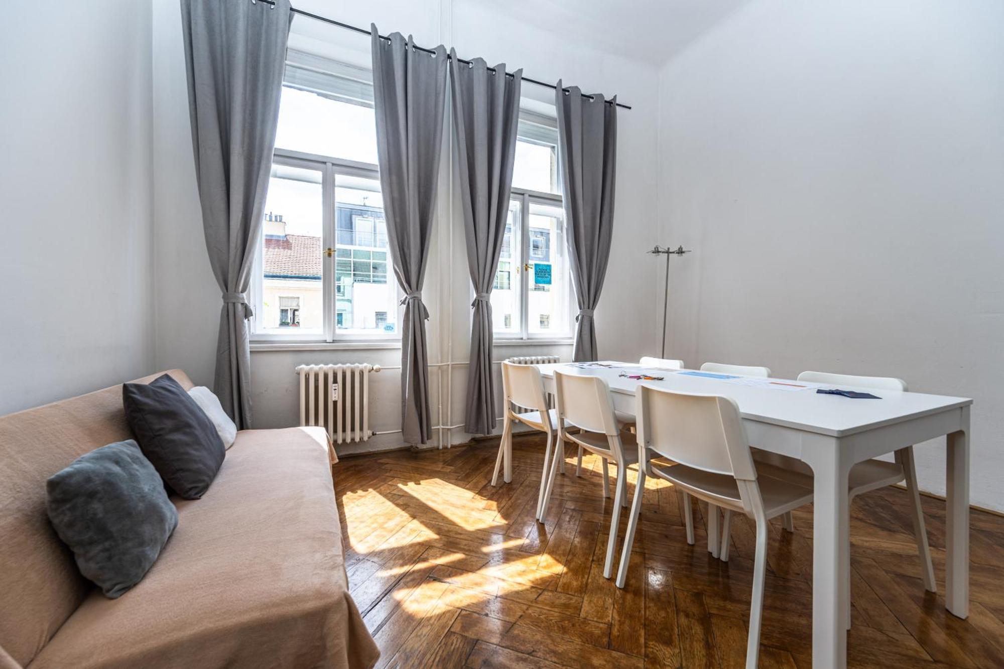 Safarikova 18 Apartment Prag